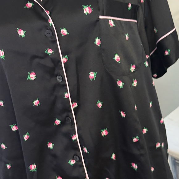 Victoria Secret Satin Short Pajama Set – Black Rosebuds (XXL) - Picture 4 of 11